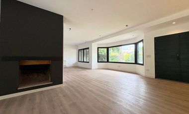 VENTA CASA MIRAFLORES PILETA Y JARDIN A ESTRENAR