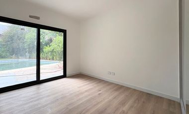 VENTA CASA MIRAFLORES PILETA Y JARDIN A ESTRENAR