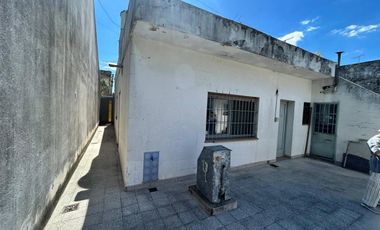 CASA 4 AMBIENTES EN VENTA EN JOSE LEON SUAREZ