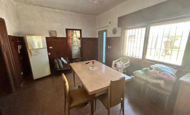 CASA 4 AMBIENTES EN VENTA EN JOSE LEON SUAREZ