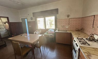 CASA 4 AMBIENTES EN VENTA EN JOSE LEON SUAREZ