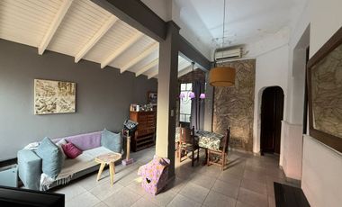 CASA 3 AMB. C/PILETA, QUINCHO, PATIO Y COCHERA