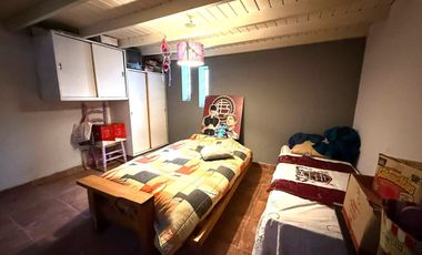 CASA 3 AMB. C/PILETA, QUINCHO, PATIO Y COCHERA