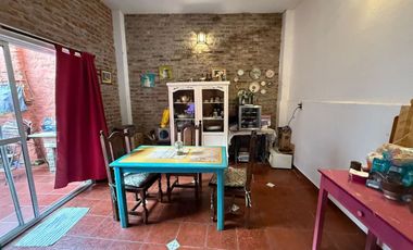 CASA 3 AMB. C/PILETA, QUINCHO, PATIO Y COCHERA