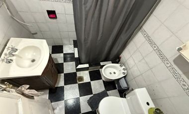 CASA 3 AMB. C/PILETA, QUINCHO, PATIO Y COCHERA