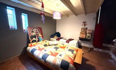 CASA 3 AMB. C/PILETA, QUINCHO, PATIO Y COCHERA