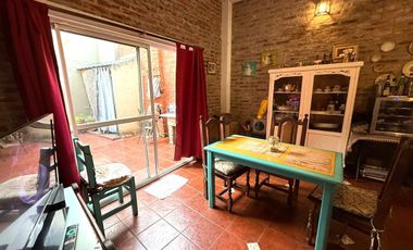 CASA 3 AMB. C/PILETA, QUINCHO, PATIO Y COCHERA