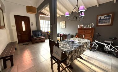 CASA 3 AMB. C/PILETA, QUINCHO, PATIO Y COCHERA