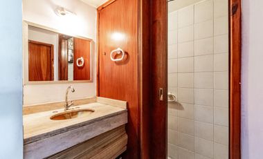 Oficina Venta San Isidro con cochera Excelente