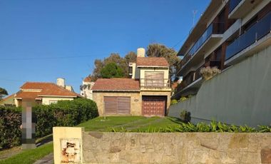 Casa en venta - 3 Dormitorios 2 Baños - Mar del Plata