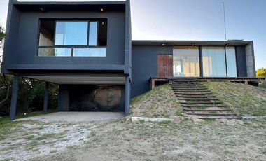 Casa en venta - 3 Dormitorios 2 Baños - 1.000Mts2 - Pinamar