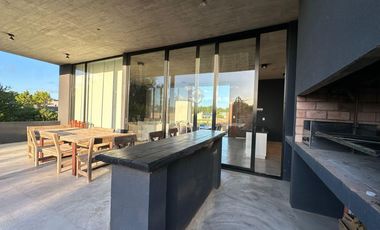 Casa en venta - 3 Dormitorios 2 Baños - 1.000Mts2 - Pinamar