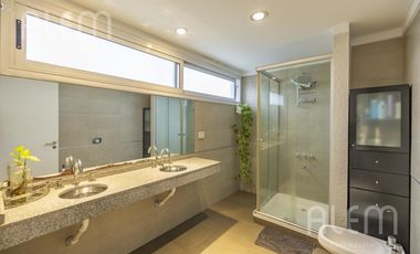 Departamento en venta de 4 dormitorios en Lomas de Zamora Oeste