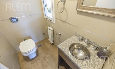 Departamento en venta de 4 dormitorios en Lomas de Zamora Oeste