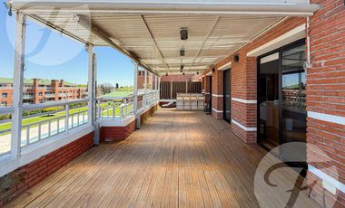 Exclusivo Dúplex en Solar de San Isidro – 5 Ambientes, Jacuzzi, Parrilla y 2 Cocheras