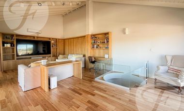 Exclusivo Dúplex en Solar de San Isidro – 5 Ambientes, Jacuzzi, Parrilla y 2 Cocheras