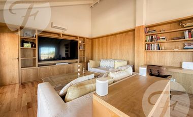 Exclusivo Dúplex en Solar de San Isidro – 5 Ambientes, Jacuzzi, Parrilla y 2 Cocheras