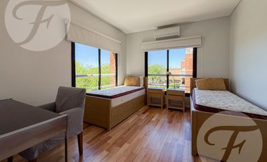 Exclusivo Dúplex en Solar de San Isidro – 5 Ambientes, Jacuzzi, Parrilla y 1 Cochera