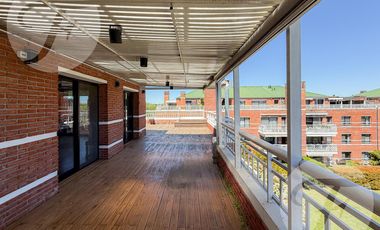 Exclusivo Dúplex en Solar de San Isidro – 5 Ambientes, Jacuzzi, Parrilla y 1 Cochera