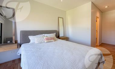 Exclusivo Dúplex en Solar de San Isidro – 5 Ambientes, Jacuzzi, Parrilla y 2 Cocheras