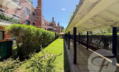 Exclusivo Dúplex en Solar de San Isidro – 5 Ambientes, Jacuzzi, Parrilla y 1 Cochera