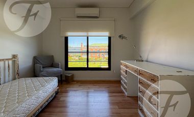 Exclusivo Dúplex en Solar de San Isidro – 5 Ambientes, Jacuzzi, Parrilla y 2 Cocheras