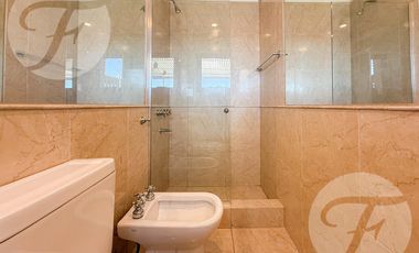 Exclusivo Dúplex en Solar de San Isidro – 5 Ambientes, Jacuzzi, Parrilla y 2 Cocheras