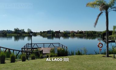 Lote a la laguna de 816 m2