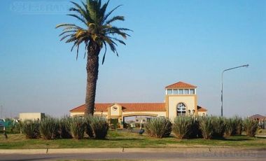 Lote a la laguna de 816 m2