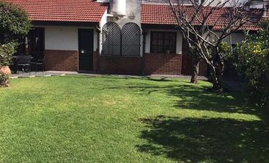 CHALET EN EXCELENTE ZONA DE LOMAS DE ZAMORA OESTE SOBRE LOTE DE 22,80 mts de FRENTE por 30,31 mts de FONDO.-