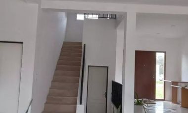 Casa en venta - 3 Dormitorios 3 Baños - Cochera - 2.940Mts2 - Marcos Paz