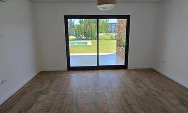 Casa en venta - 3 Dormitorios 4 Baños - 800Mts2 - San Vicente