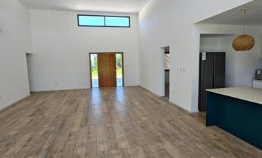 Casa en venta - 3 Dormitorios 4 Baños - 800Mts2 - San Vicente