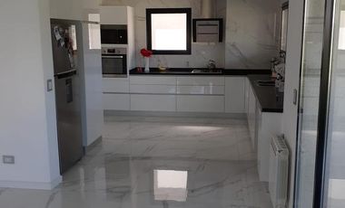 Casa - Terralagos - Temporada completa - Canning - Country - Barrio con Laguna