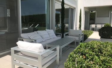 Casa en  venta a la laguna 4 dormitorios, Barrio Santa Teresa, Villanueva