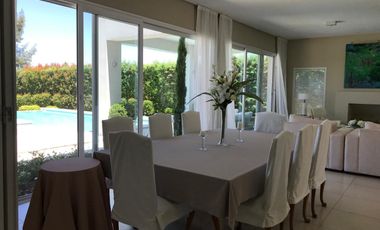 Casa en  venta a la laguna 4 dormitorios, Barrio Santa Teresa, Villanueva