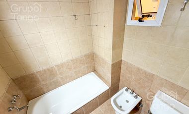 Venta Departamento Semipiso Tres Ambientes Caballito Frente Balcón Cochera