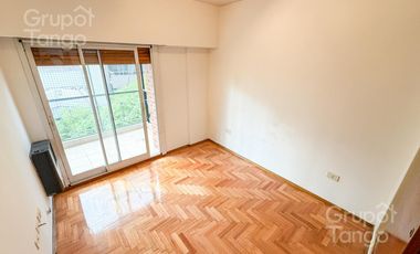 Venta Departamento Semipiso Tres Ambientes Caballito Frente Balcón Cochera