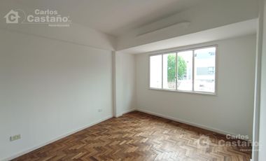 Piso 3 Amb. con Balcon y Vista Parcial al Rio