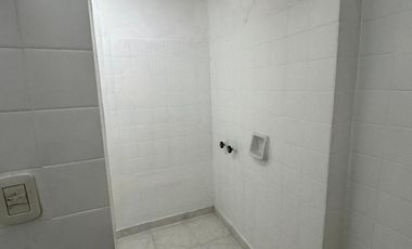 Galpón en alquiler - 2 Oficinas 3 Baños - 1.000Mts2 - Avellaneda