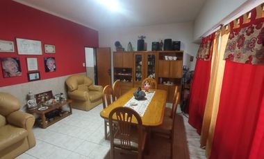 VENDE CASA EN CLAYPOLE