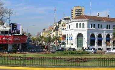 Departamento en ALQUILER Tigre Centro - Con cochera parrilla y balcón