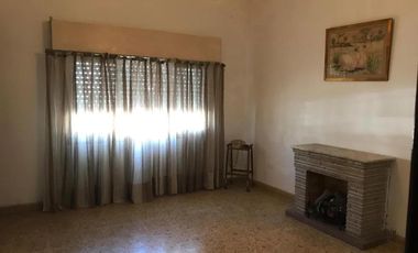 Casa en venta - 3 Dormitorios 2 Baños - Cochera - 223Mts2 - Quilmes