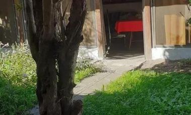 Casa en venta - 3 Dormitorios 2 Baños - Cochera - 223Mts2 - Quilmes