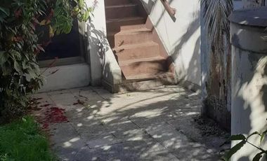 Casa en venta - 3 Dormitorios 2 Baños - Cochera - 223Mts2 - Quilmes