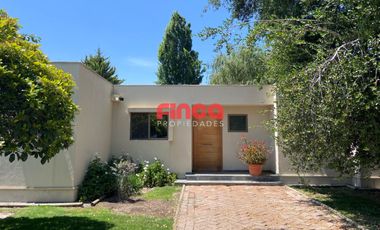 Casa en arriendo en Chicureo