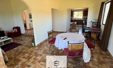 Casa en venta c/ estacionamiento en Mantagua 200/1800 m2