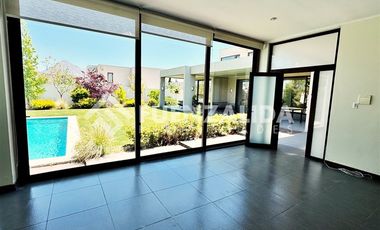 Casa en Arriendo en Av La dehesa