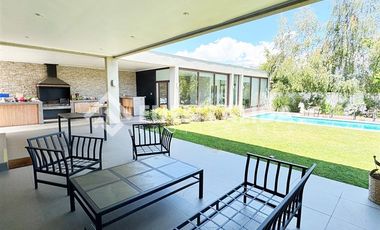 Casa en Arriendo en Av La dehesa