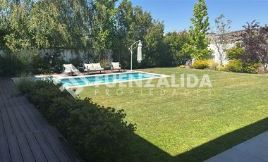 Casa en Arriendo en Av La dehesa